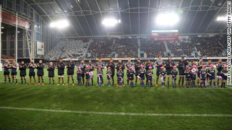 The Highlanders Otago line-up before the start of the game at Forsyth Bar in Dunedin, the first since Quid 19's restrictions were largely lifted in New Zealand.