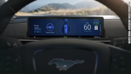 The driver will be alerted about the active driving auxiliary system status via the SUV measurement screen.